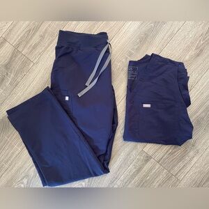 FIGS Women’s Navy Set - Kade Cargo Pant, Catarina Top - Both Size M